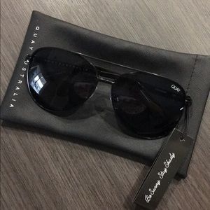 Quay Vivienne Black/Smoke Sunglasses